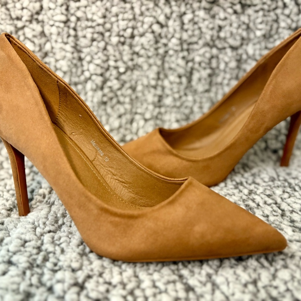 Chic Tan Pointed Toe Heels